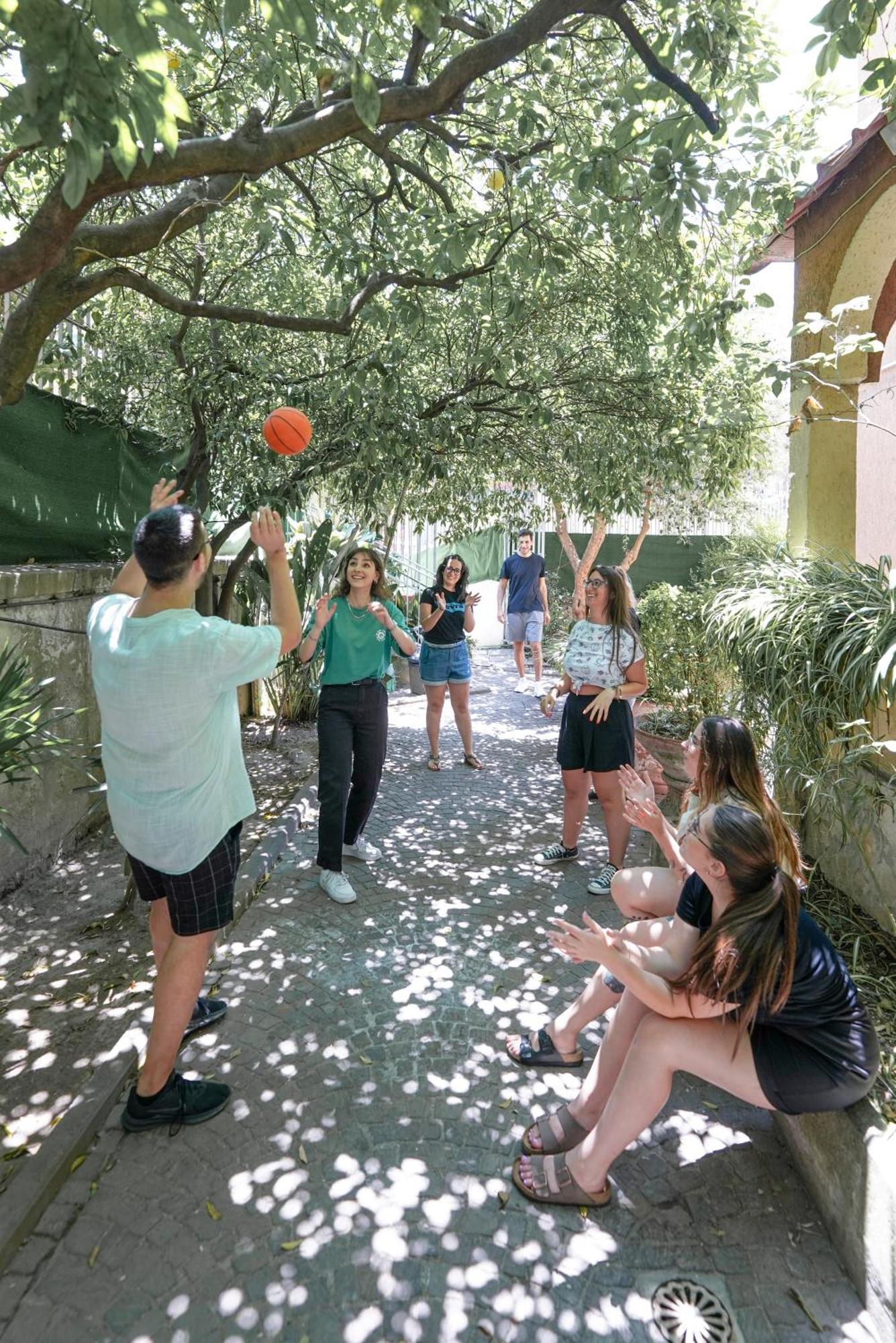 Los Mochileros Hostel - Age Limit 18-28 Neapol Zewnętrze zdjęcie