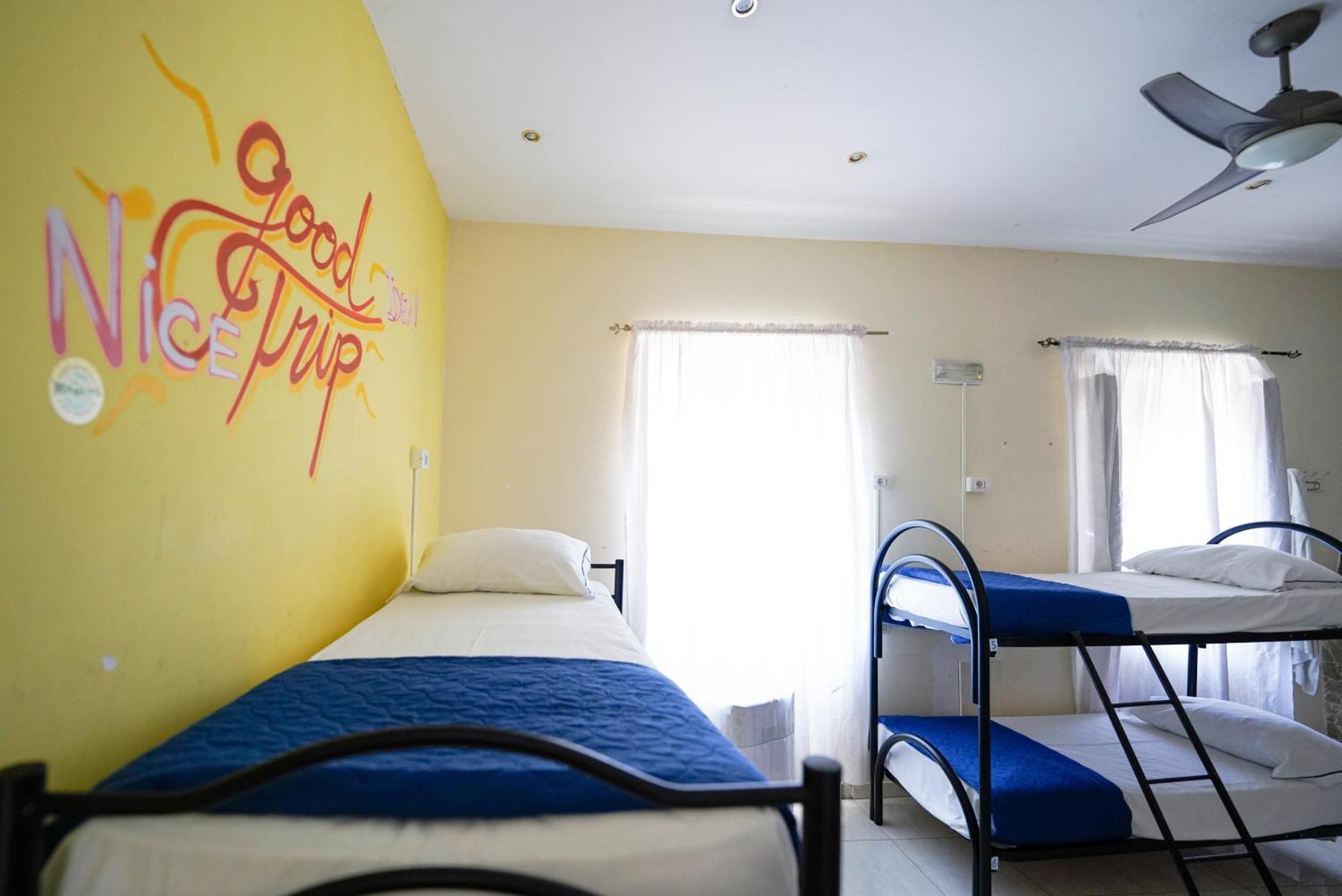 Los Mochileros Hostel - Age Limit 18-28 Neapol Zewnętrze zdjęcie