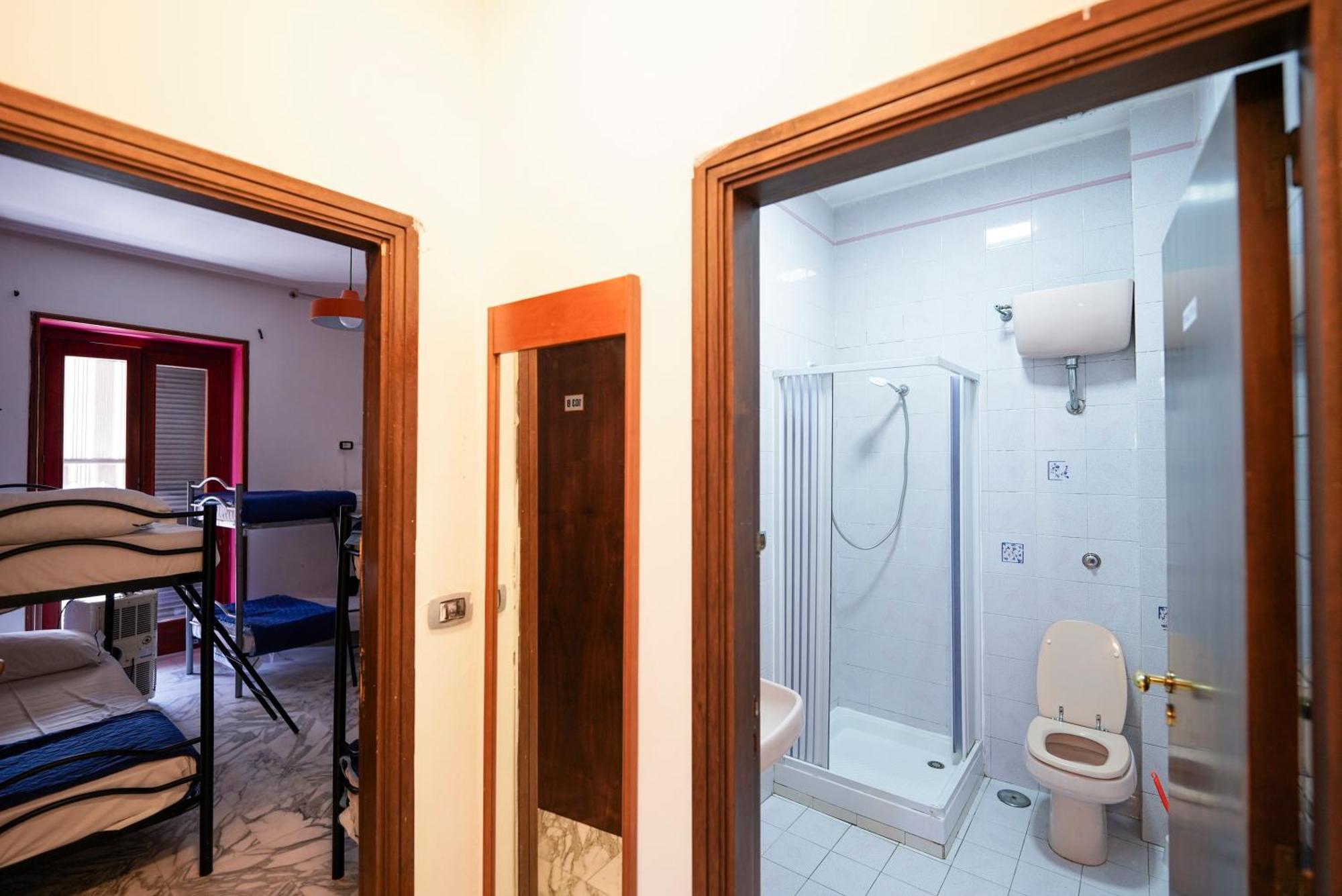 Los Mochileros Hostel - Age Limit 18-28 Neapol Zewnętrze zdjęcie