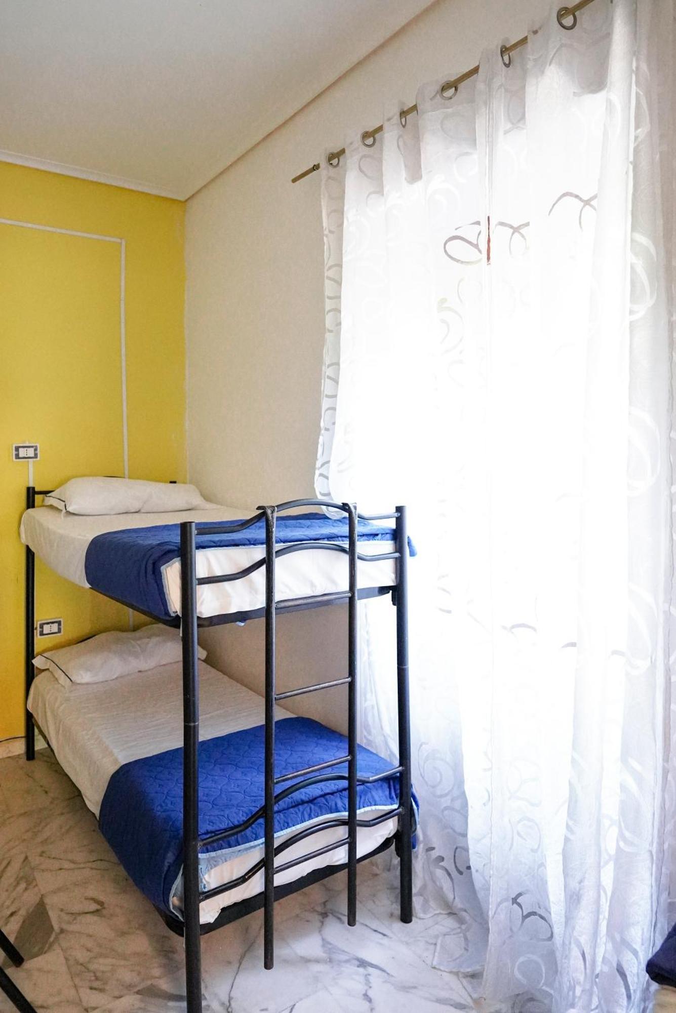 Los Mochileros Hostel - Age Limit 18-28 Neapol Zewnętrze zdjęcie